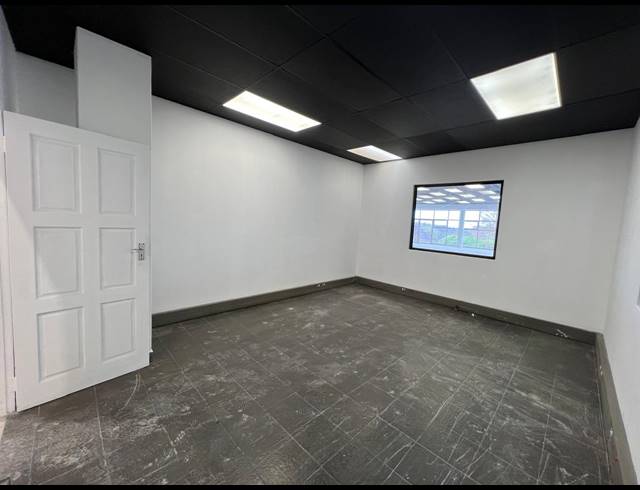 915M² WAREHOUSE TO LET IN LASER PARK